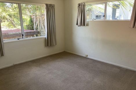 Photo of property in 102 Kemp Road, Massey, Auckland, 0614
