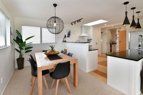 Photo of property in 18 Tamatea Drive, Snells Beach, 0920