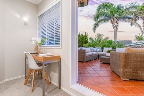 Photo of property in 107 Onewa Road, Northcote, Auckland, 0627