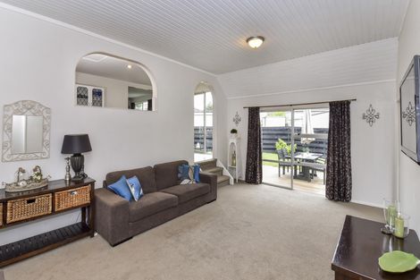 Photo of property in 4 Lipton Grove, Opaheke, Papakura, 2113
