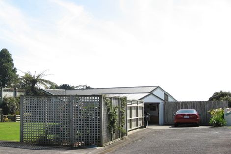 Photo of property in 19 Caledonia Place, Highlands Park, New Plymouth, 4312