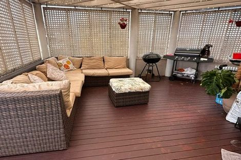 Photo of property in 9 Gwenand Place, Botany Downs, Auckland, 2010