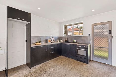 Photo of property in 1/252 Meola Road, Point Chevalier, Auckland, 1022