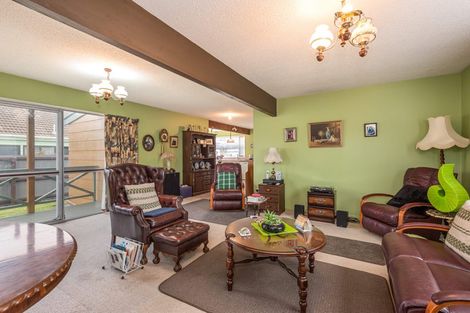 Photo of property in 17 Momorangi Crescent, Redwood, Christchurch, 8051