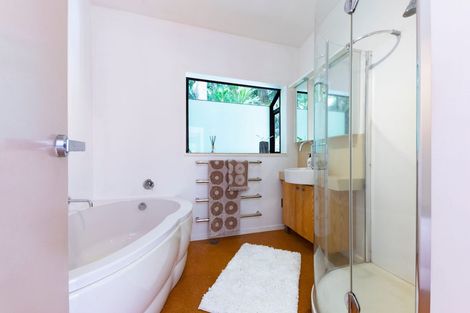 Photo of property in 40 Lone Kauri Road, Karekare, New Lynn, 0772