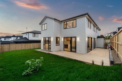 Photo of property in 28 Longshore Drive, Long Bay, Auckland, 0630