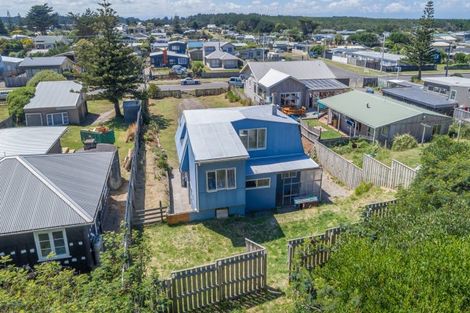 Photo of property in 14 Hunia Terrace, Himatangi Beach, Foxton, 4891