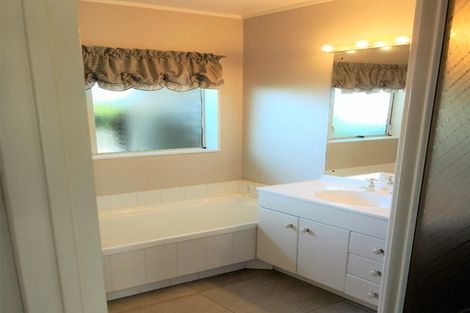 Photo of property in 1/39 Tarnica Road, Northpark, Auckland, 2013