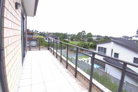 Photo of property in 17 Zara Court, Windsor Park, Auckland, 0632