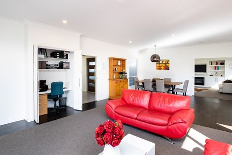 Photo of property in 11 Whakatomo Place, Havelock North, 4130