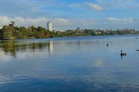 Photo of property in 2/36 Pupuke Road, Takapuna, Auckland, 0622