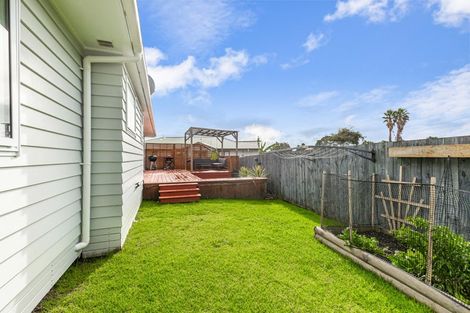 Photo of property in 16 Aitkenhead Court, Parakai, 0830