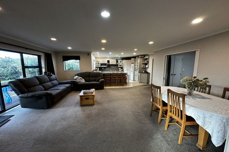 Photo of property in 24 Cleveland Heights, Kelvin Grove, Palmerston North, 4414