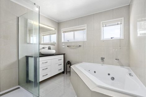 Photo of property in 22 Leaming Place, Clarks Beach, 2122