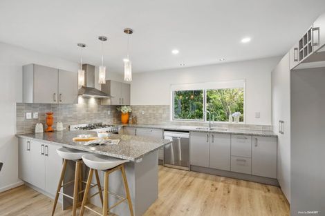 Photo of property in 2/63 Pupuke Road, Birkenhead, Auckland, 0627