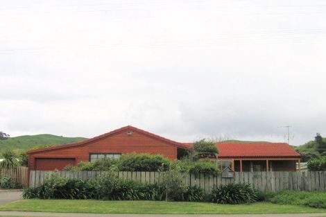 Photo of property in 17 Moana Road, Okitu, Gisborne, 4010