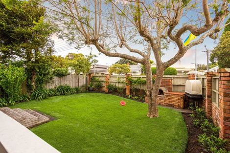 Photo of property in 26 Tainui Road, Devonport, Auckland, 0624