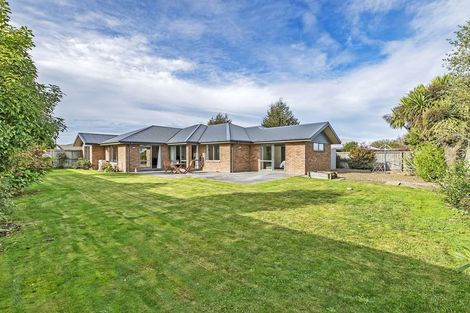 Photo of property in 16 Stanwood Grove, Darfield, 7510