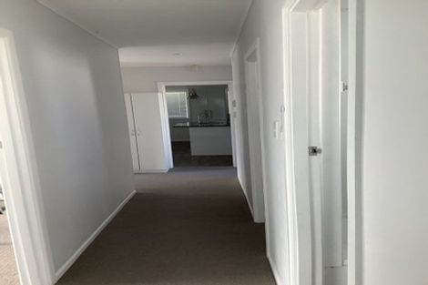 Photo of property in 1 Keats Place, Blockhouse Bay, Auckland, 0600