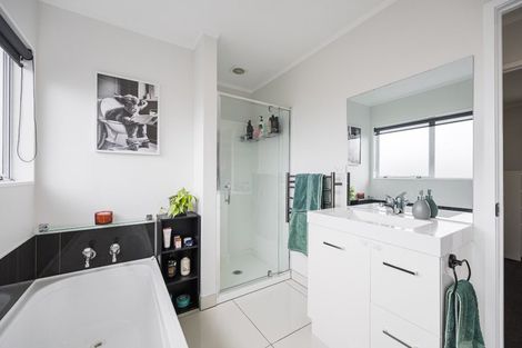 Photo of property in 55 Triangle Road, Massey, Auckland, 0614