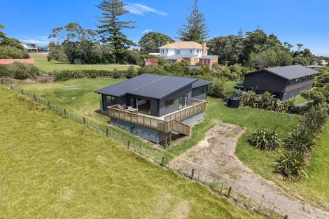 Photo of property in 4 Gillespie Drive, Baylys Beach, Dargaville, 0377
