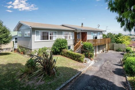 Photo of property in 16 Ellesmere Crescent, Pakuranga Heights, Auckland, 2010