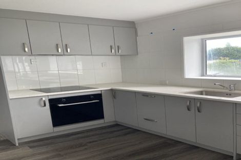 Photo of property in 21 Lyndhurst Road, Te Atatu South, Auckland, 0610