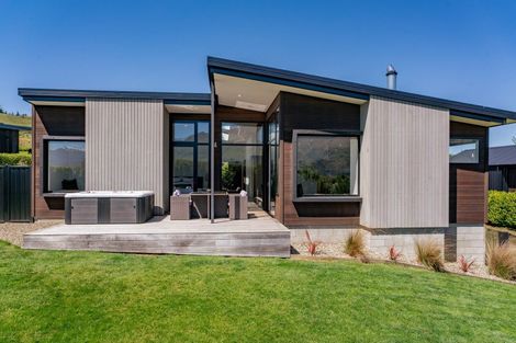 Photo of property in 25 Matipo Street, Wanaka, 9305