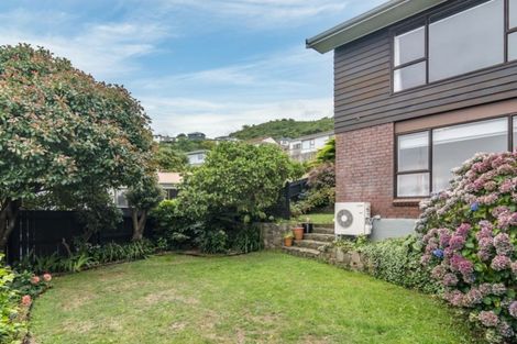 Photo of property in 91 Victory Crescent, Tawa, Wellington, 5028