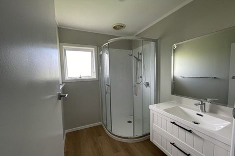 Photo of property in 32 Canal Road West, Waitakaruru, Ngatea, 3576