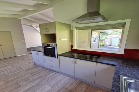 Photo of property in 64 Te Henga Road, Waitakere, Henderson, 0781