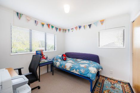 Photo of property in 3 Winston Avenue, Hokowhitu, Palmerston North, 4410