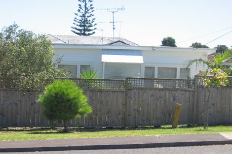 Photo of property in 1/27 Stanley Avenue, Milford, Auckland, 0620