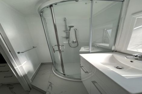 Photo of property in 127 Exmouth Road, Northcote, Auckland, 0627