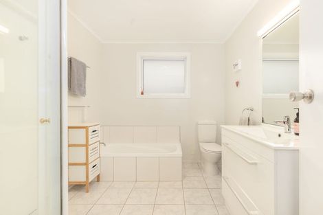 Photo of property in 14 Walton Road, Paraparaumu Beach, Paraparaumu, 5032