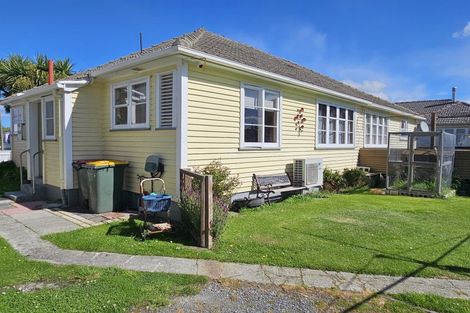 Photo of property in 92 Clyde Street, Balclutha, 9230