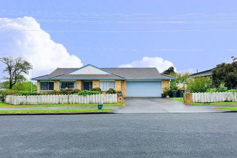 Photo of property in 2/17 Queen Street, Papakura, 2110
