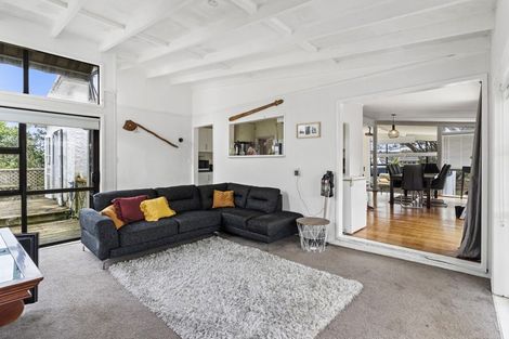 Photo of property in 28 Sunnyhaven Avenue, Beach Haven, Auckland, 0626