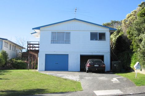 Photo of property in 5 Robson Street, Stokes Valley, Lower Hutt, 5019