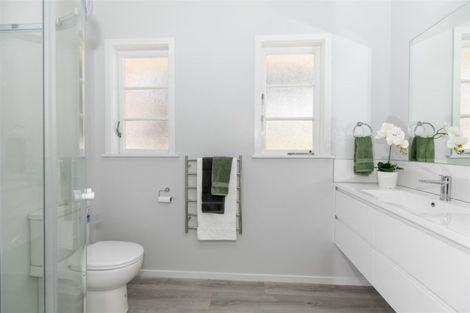 Photo of property in 2 Old Farm Road, Hamilton East, Hamilton, 3216