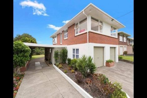 Photo of property in 82 Royal View Road, Te Atatu South, Auckland, 0610