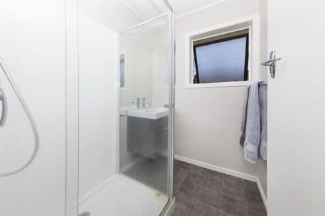 Photo of property in 1/20 Gladys Avenue, Glenfield, Auckland, 0629