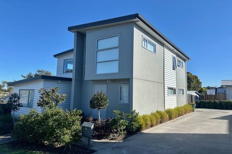 Photo of property in 1b Pavola Grove, Glenfield, Auckland, 0629
