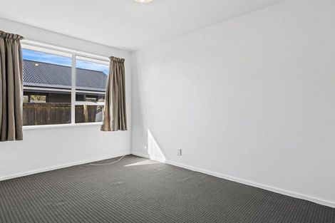 Photo of property in 1/37 Queenspark Drive, Parklands, Christchurch, 8083