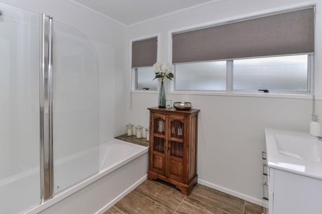 Photo of property in 4 Lipton Grove, Opaheke, Papakura, 2113