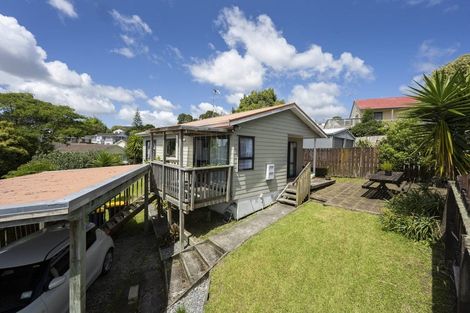 Photo of property in 28 Beauchamp Drive, Massey, Auckland, 0614