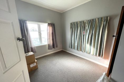 Photo of property in 813 Waitakere Road, Kumeu, 0891