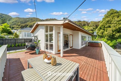 Photo of property in 215 Whites Line East, Waiwhetu, Lower Hutt, 5010