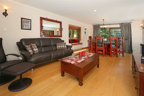 Photo of property in 91 Grassmere Road, Henderson Valley, Auckland, 0612