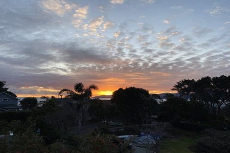 Photo of property in 18 Kohutuhutu Road, Raumati Beach, Paraparaumu, 5032